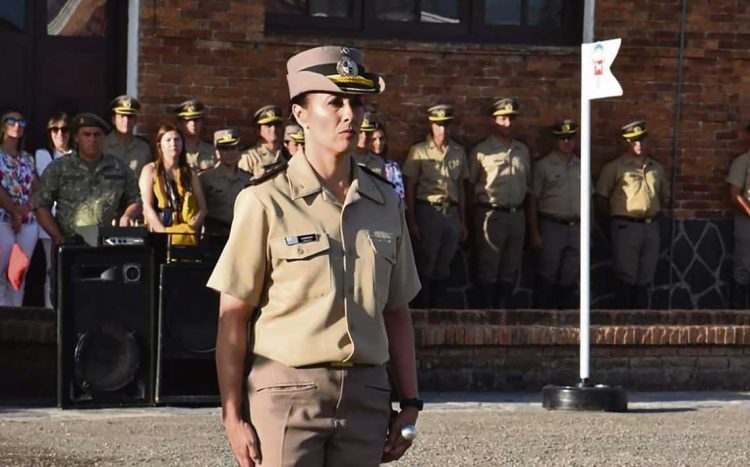 Primera generación de oficiales mujeres