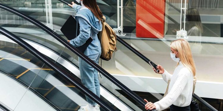 Preocupación por aumento de casos diarios y efecto de la nueva cepa en Brasil