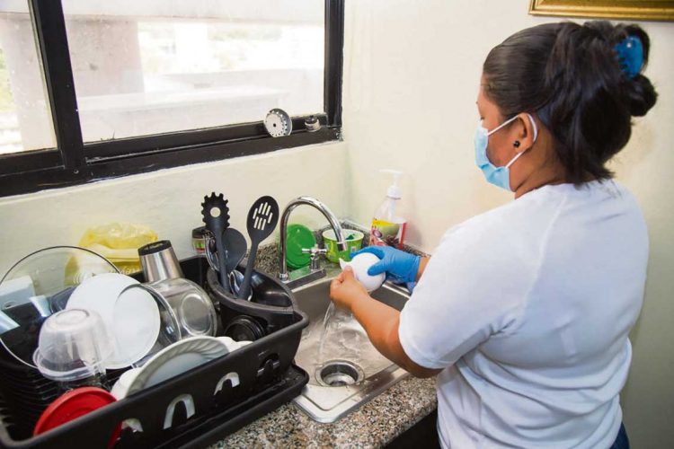 Hogar y trabajo: la lucha diaria de miles de mujeres por salir de la pobreza