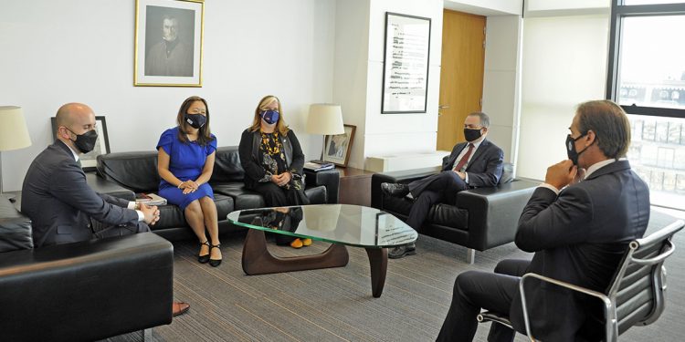 Altos funcionarios de EE.UU. destacan “tradición pragmática y de liderazgo” de Uruguay