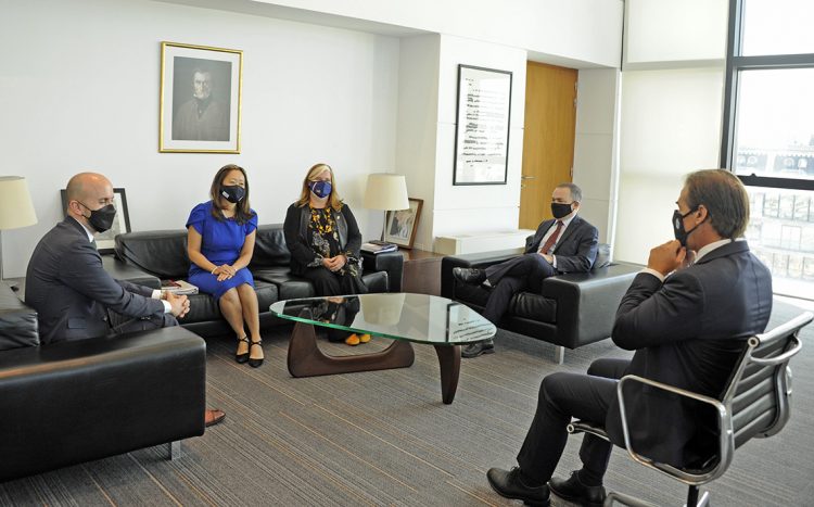 Altos funcionarios de EE.UU. destacan “tradición pragmática y de liderazgo” de Uruguay