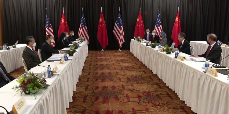 Estados Unidos se enfrenta a Rusia y China por la influencia en Europa