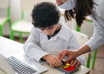 Informe INEED 2020 muestra estancamiento en brechas educativas
