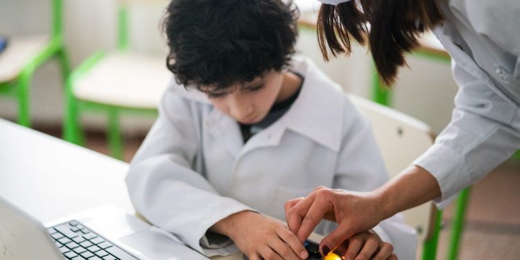 Informe INEED 2020 muestra estancamiento en brechas educativas