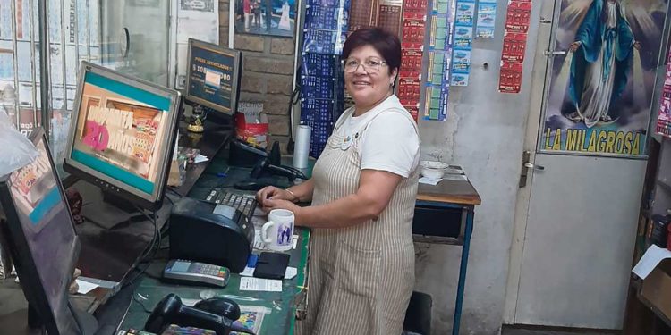 Un comercio de barrio donde se vive la realidad social