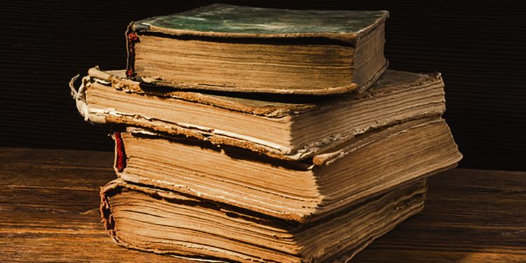Leyendo libros viejos