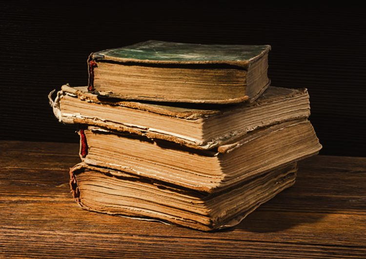 Leyendo libros viejos