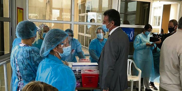 Avances en la vacunación estarían dando los primeros resultados positivos