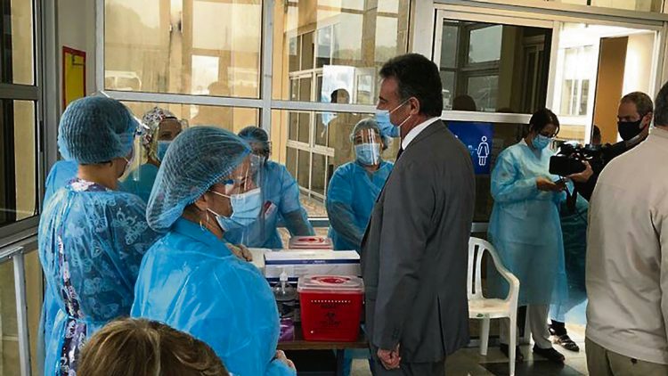 Avances en la vacunación estarían dando los primeros resultados positivos