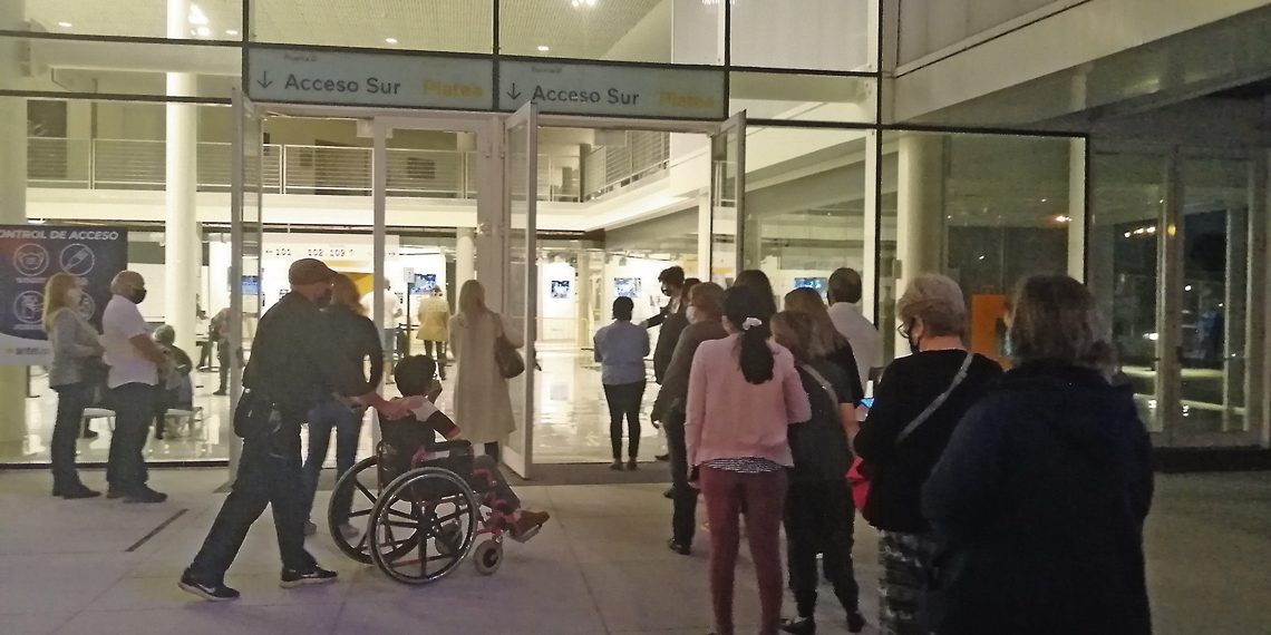 El desafío de salvar vidas en la carrera entre los contagios y la vacunación