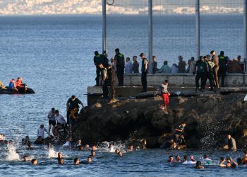 Tensión entre España y Marruecos aumenta con crisis política y migratoria de fondo