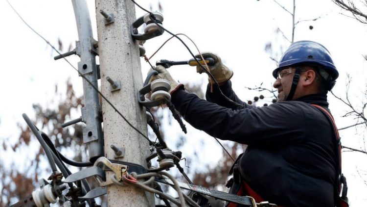 Vecinos de Artigas sufren cortes de energía eléctrica desde hace 5 años