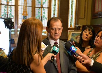 Cabildo Abierto presenta proyecto interpretativo del artículo 45 de la Constitución