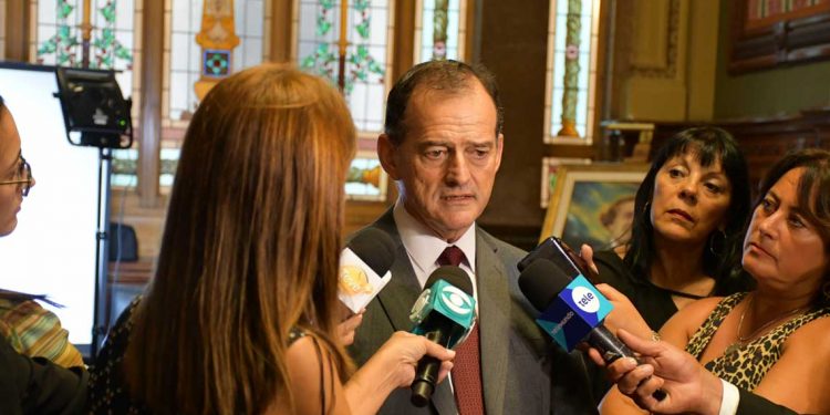 Cabildo Abierto presenta proyecto interpretativo del artículo 45 de la Constitución