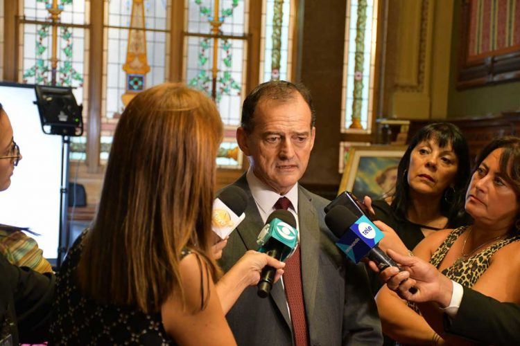 Cabildo Abierto presenta proyecto interpretativo del artículo 45 de la Constitución