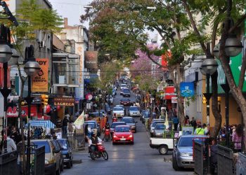 Salto: comercio y turismo en polos opuestos