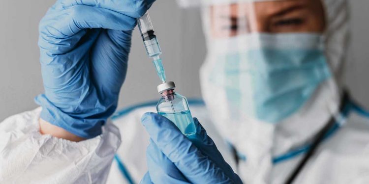 Ritmo de vacunación se ve con optimismo, en tanto se analiza la circulación de una nueva cepa