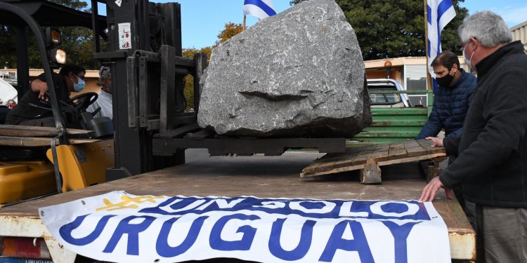 La Intendencia de Montevideo devolvió el monolito a Un Solo Uruguay
