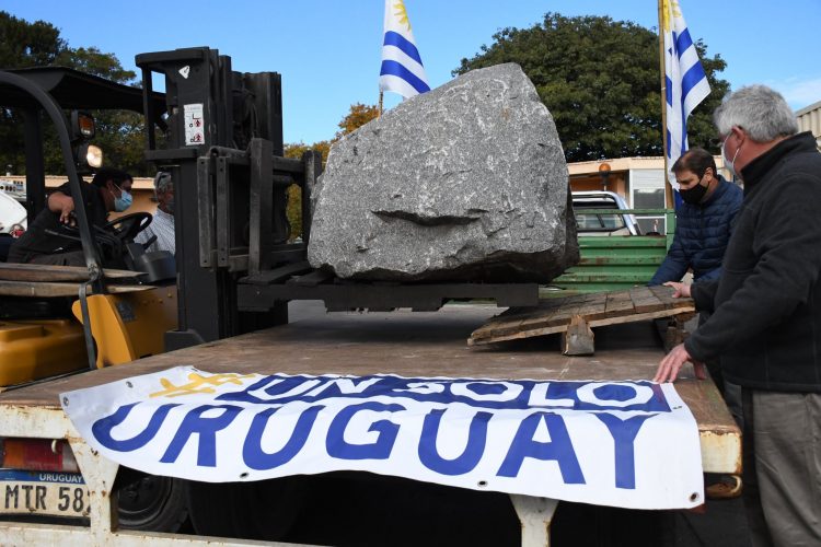 La Intendencia de Montevideo devolvió el monolito a Un Solo Uruguay