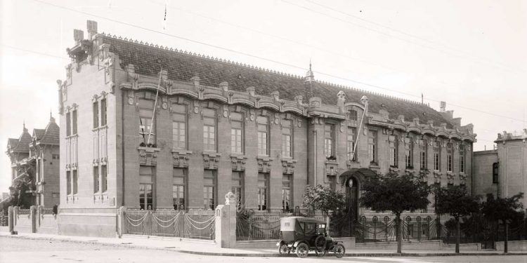 ¿Convencer o prohibir?