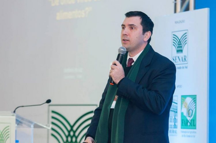 “Antes los productores rurales mandaban a sus hijos a la ciudad para tener una vida mejor, hoy hacen lo contrario”