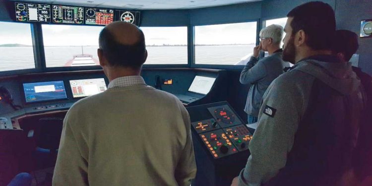 Un simulador que permite “colaborar con los intereses marítimos del Estado”