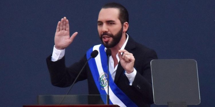Bukele alterna entre EEUU y China mientras sigue con más reformas en El Salvador
