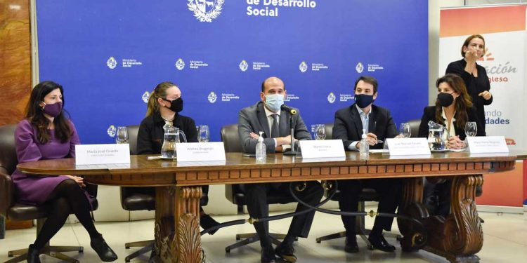 Tienda Inglesa ofrece 20% de descuento a beneficiarios del Mides y brinda capacitación laboral