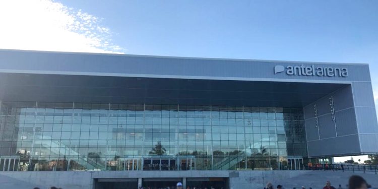 Denuncia penal por construcción del Antel Arena