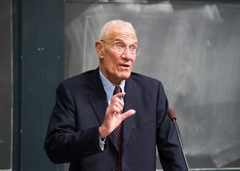 Robert Solow: Apertura comercial, poder político y desigualdad