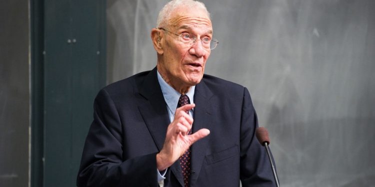 Robert Solow: Apertura comercial, poder político y desigualdad