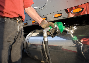 Aumento de combustibles genera reacciones