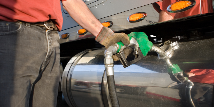 Aumento de combustibles genera reacciones