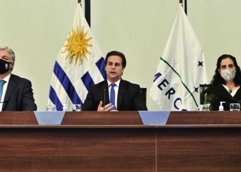 Uruguay reivindica pertenencia al Mercosur pero explora acuerdos extrazona
