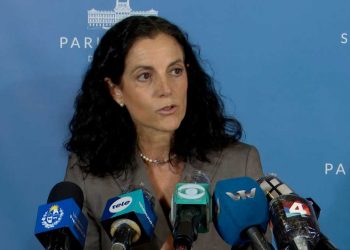 Comisión de Hacienda de Diputados recibe al equipo económico para analizar la Rendición de Cuentas