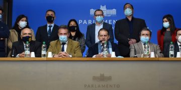 Previo a la interpelación, senadores y diputados de Cabildo Abierto respaldaron al ministro Salinas