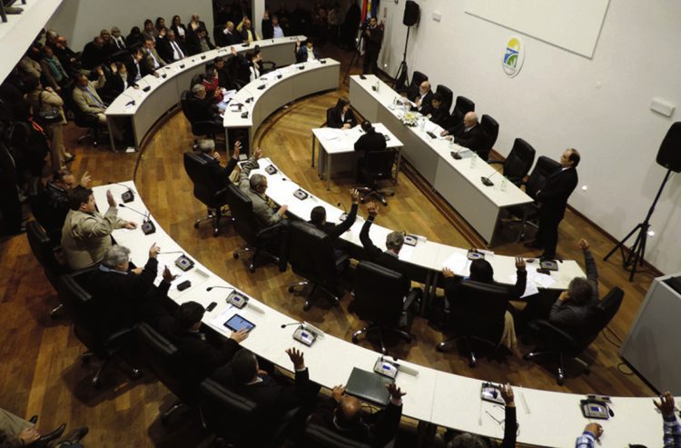 Centralismo y política partidaria