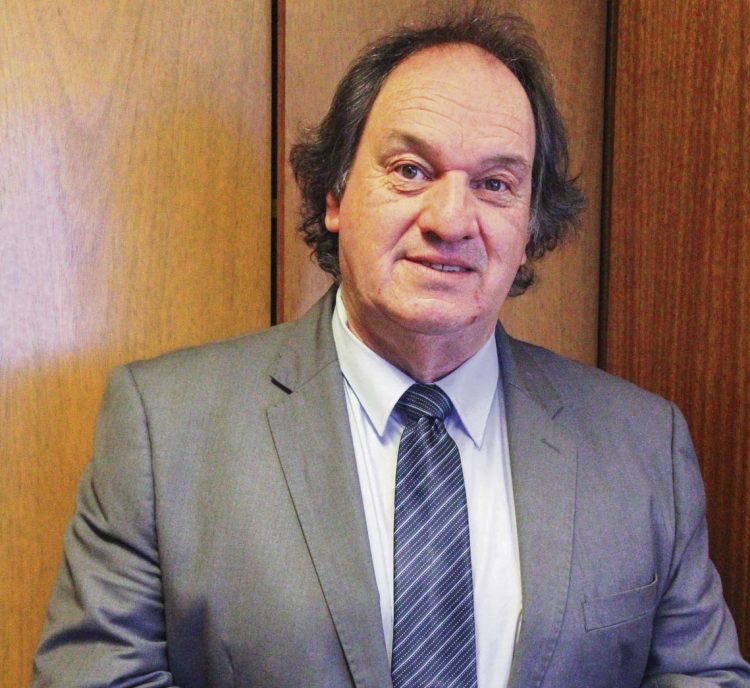 “¿Cómo puede ser que haya un millón de personas que dependan del gobierno?”