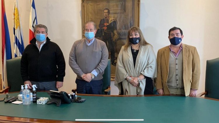 MVOT firma acuerdo para viviendas en Tacuarembó