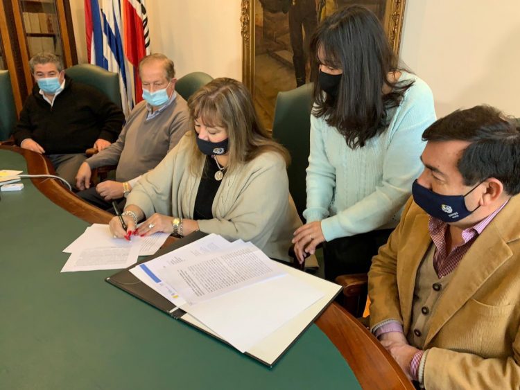 MVOT firma acuerdo para viviendas en Tacuarembó