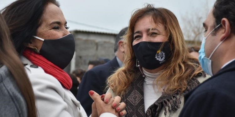 El Ministerio de Viviendas inauguró complejo habitacional para 37 familias