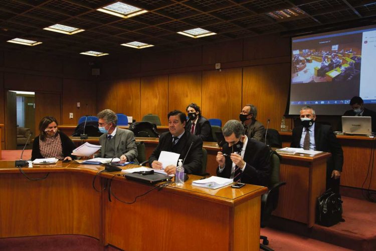 Comparecencia del ministro Peña por ley forestal abre debate por impacto ambiental