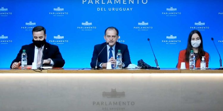 Manini Ríos:“es una buena señal” que se hable de las víctimas de la guerrilla