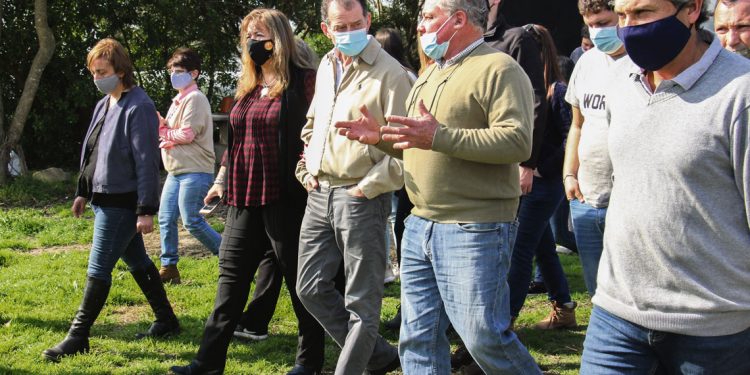 Crisis demográfica impulsa a Cabildo Abierto a promover políticas de natalidad