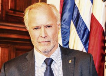 “En los gobiernos frenteamplistas en el Parlamento no podías cambiar ni una coma”