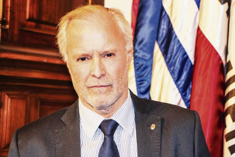 “En los gobiernos frenteamplistas en el Parlamento no podías cambiar ni una coma”