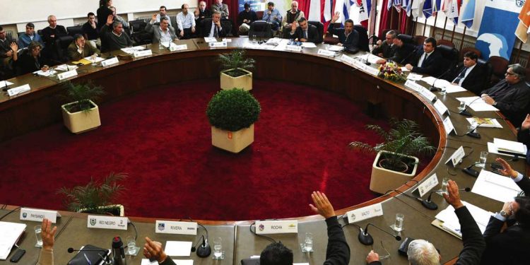 Plantean alternativas para financiar obras en departamentos donde no se aprobaron fideicomisos