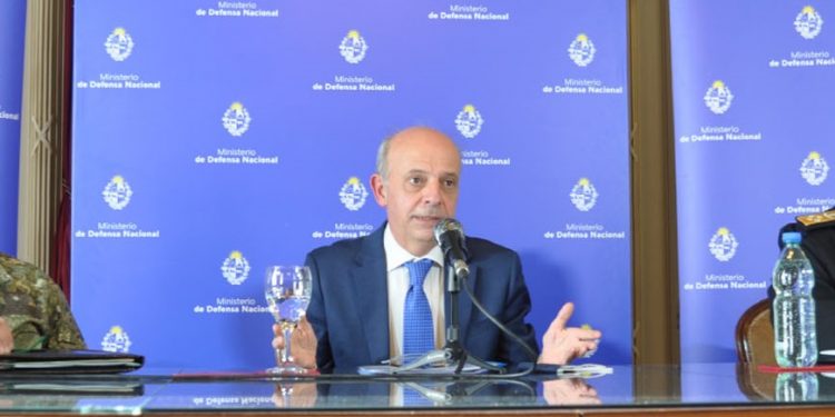Ministro de Defensa dijo que el control de fronteras será sanitario y comercial