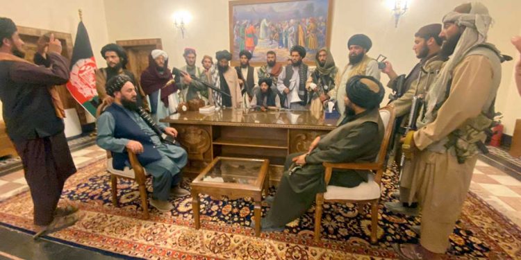 Afganistán cae en manos del Talibán