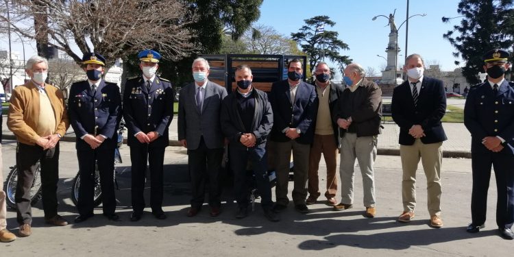 La Dirección Nacional de Seguridad Rural recibe importante donación de la Asociación Rural de Florida